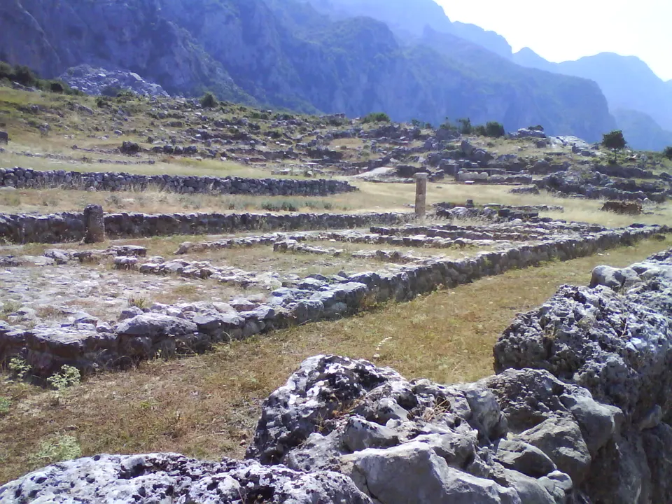 Ancient Elea (Thesprotia), photo by Evilemperorzorg / Wikimedia Commons