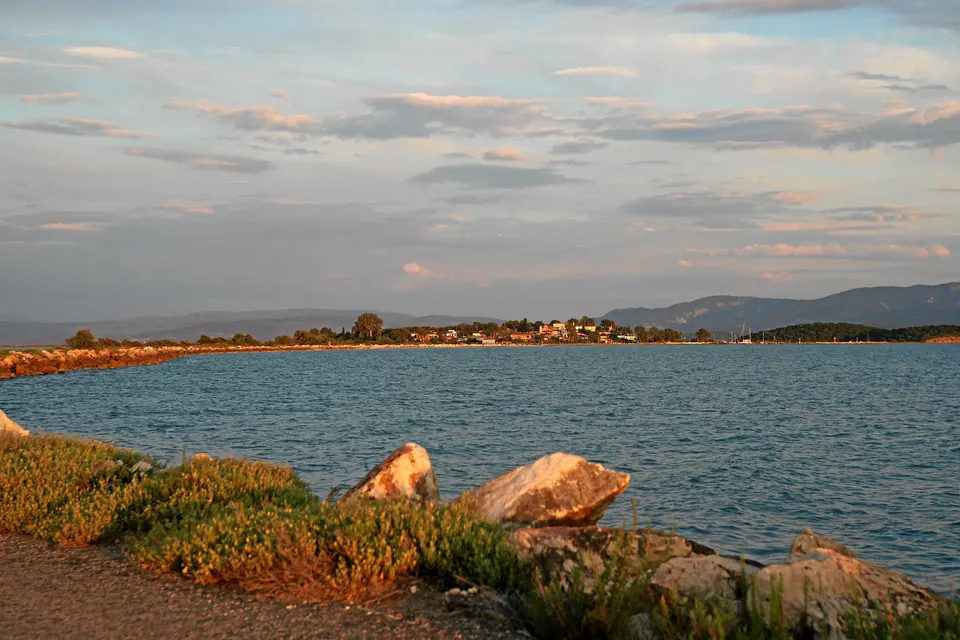Ambracian Gulf Wetlands (Amvrakikos), photo by Mboesch / Wikimedia Commons