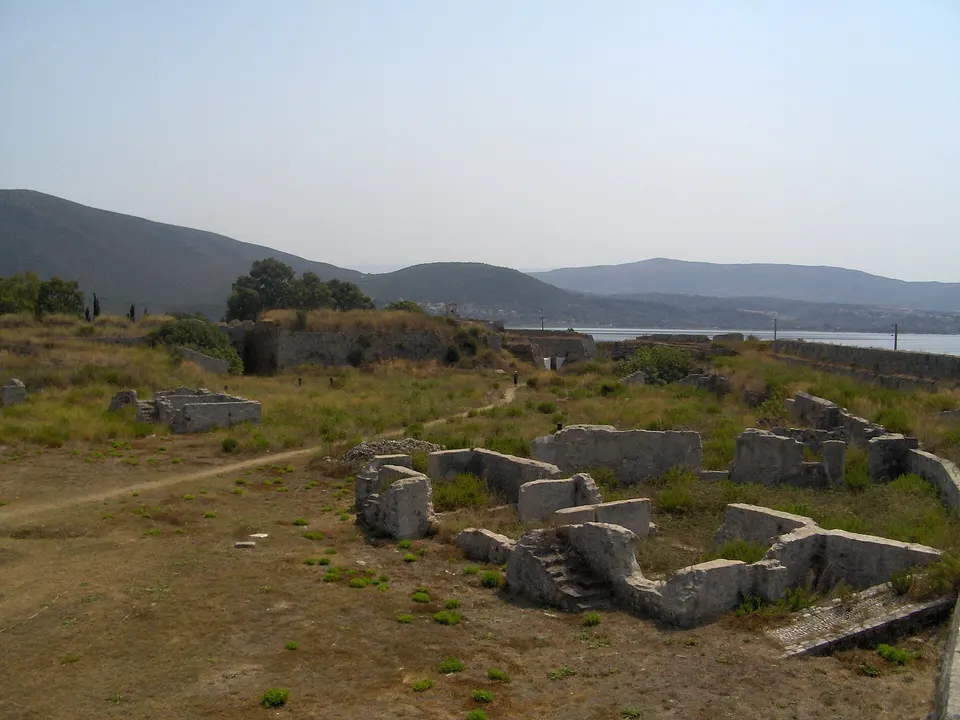 Castle of Santa Maura (Lefkada), photo by Geraki / Wikimedia Commons