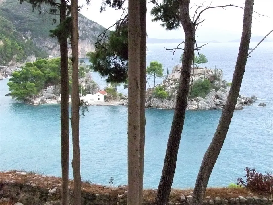 Parga Castle, photo by ΣΟΛΑΚΙΔΗΣ ΣΩΤΗΡΙΟΣ / Wikimedia Commons