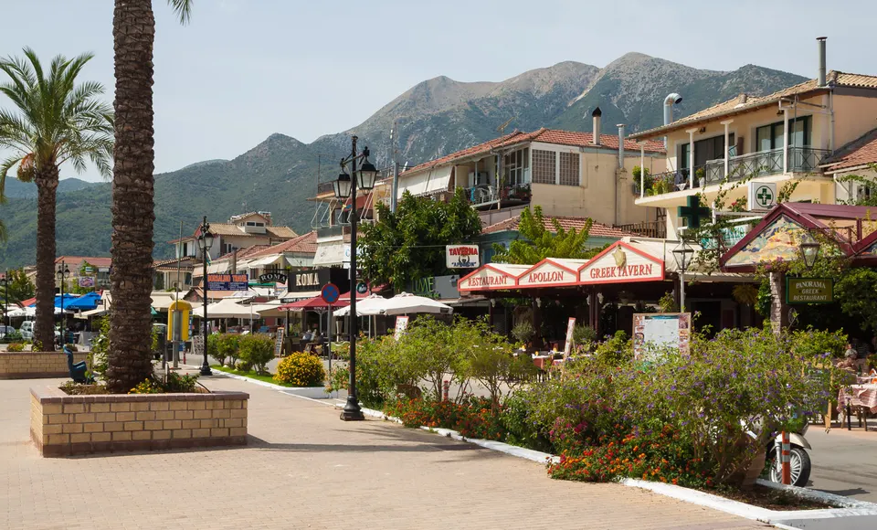 Nydri (Lefkada), photo by Paul Lakin / Wikimedia Commons