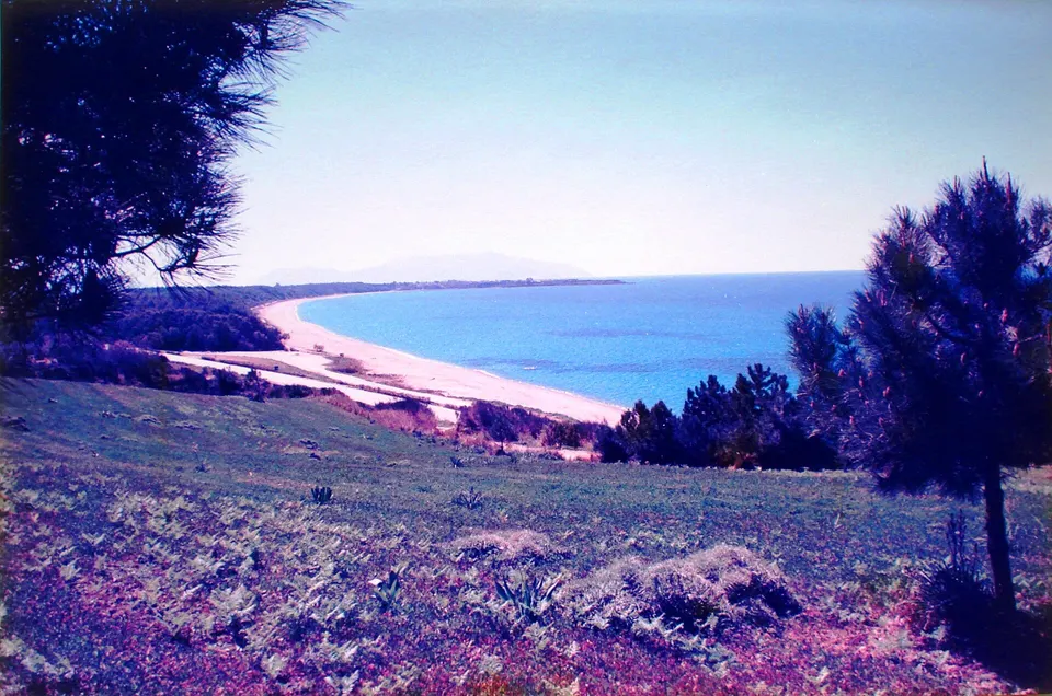 Monolithi Beach, photo by Harry Gouvas / Wikimedia Commons