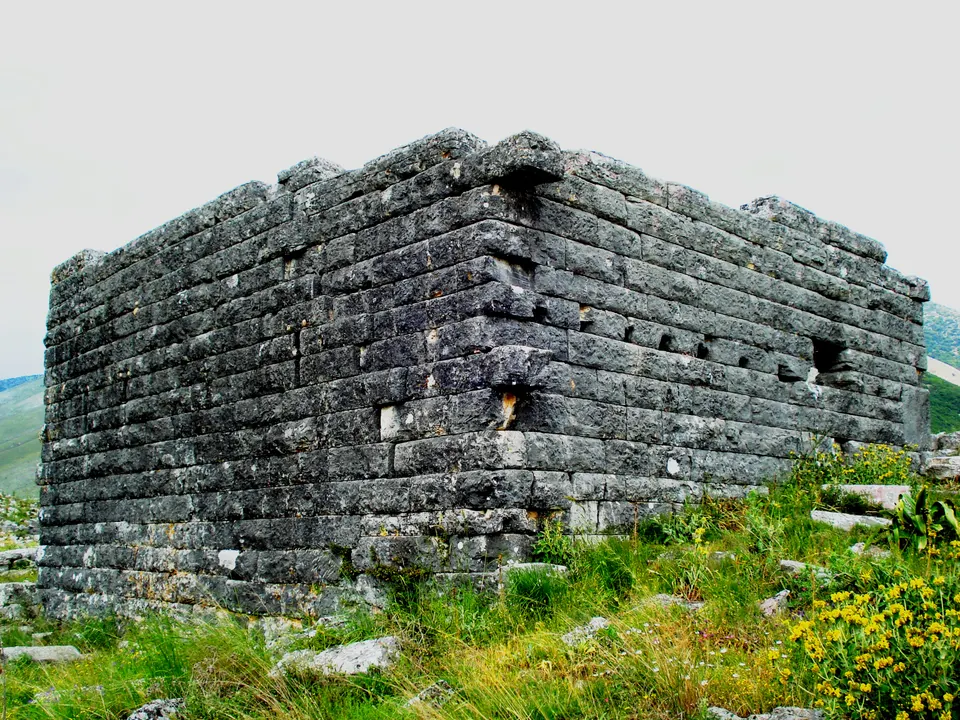 Ancient Orraon, photo by Harry Gouvas / Wikimedia Commons