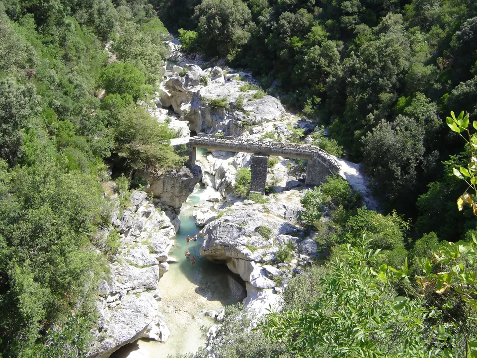 Acheron Springs (Glyki), photo by a.kris / Wikimedia Commons
