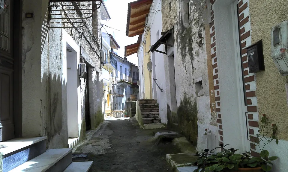 Paramythia, photo by Evilemperorzorg / Wikimedia Commons