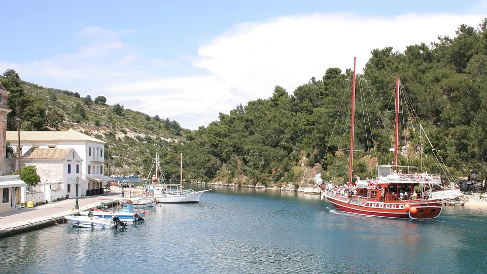 Paxos and Antipaxos