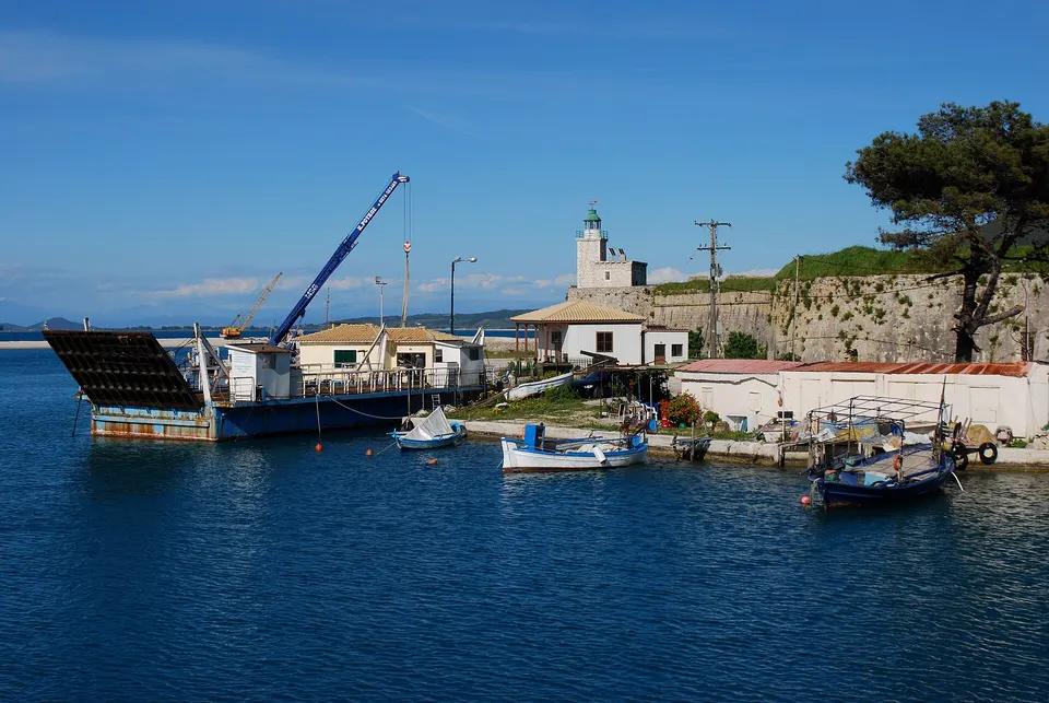 Lefkada Town, photo by Jean Housen / Wikimedia Commons