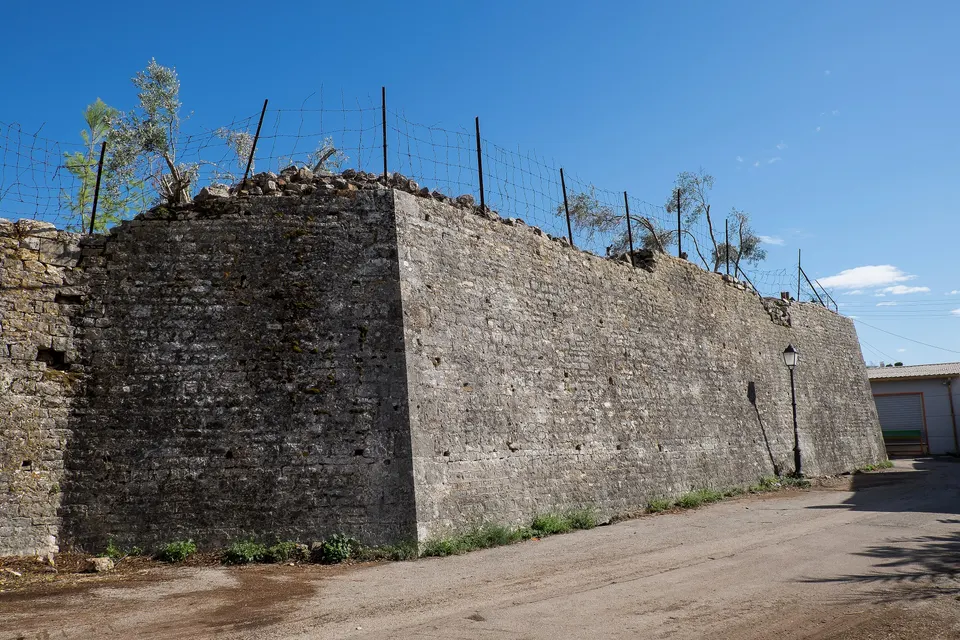 Castle of Agios Andreas, photo by Nikos D. Karabelas / Wikimedia Commons