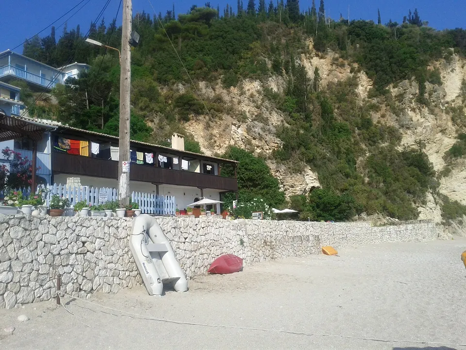 Agios Nikitas (Lefkada), photo by spheeris / Wikimedia Commons