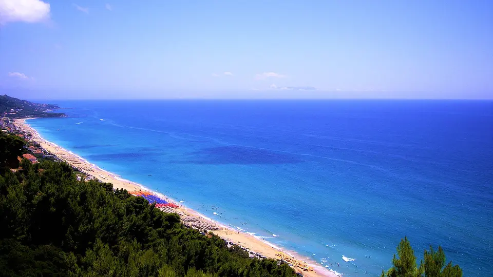 Loutsa – Vrachos Beach