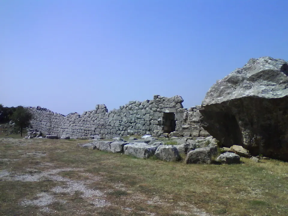Ancient Elea (Thesprotia), photo by Evilemperorzorg / Wikimedia Commons